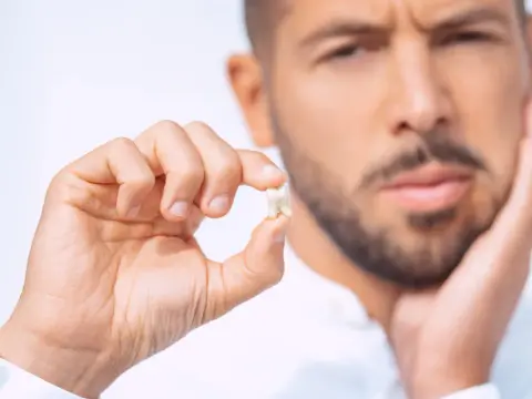 Ile dni boli po wyrwaniu zęba? Oczekuj bólu i co robić